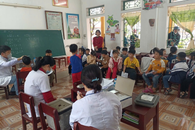 Tổ chức tiêm chủng bù liều cho học sinh khối lớp 1 tại trường Tiểu học Giao Thịnh – Giao Ninh -Ninh Bình